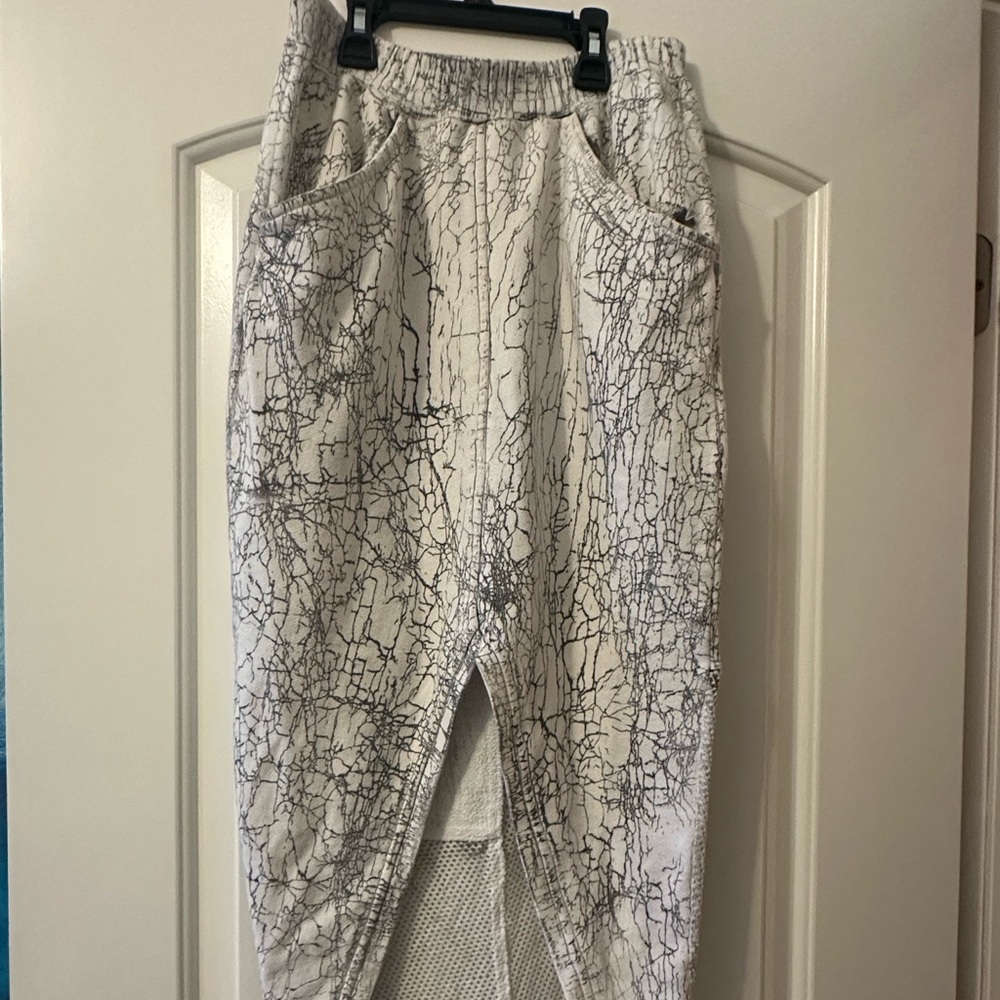 Drifter mid length white and grey concert Skirt
